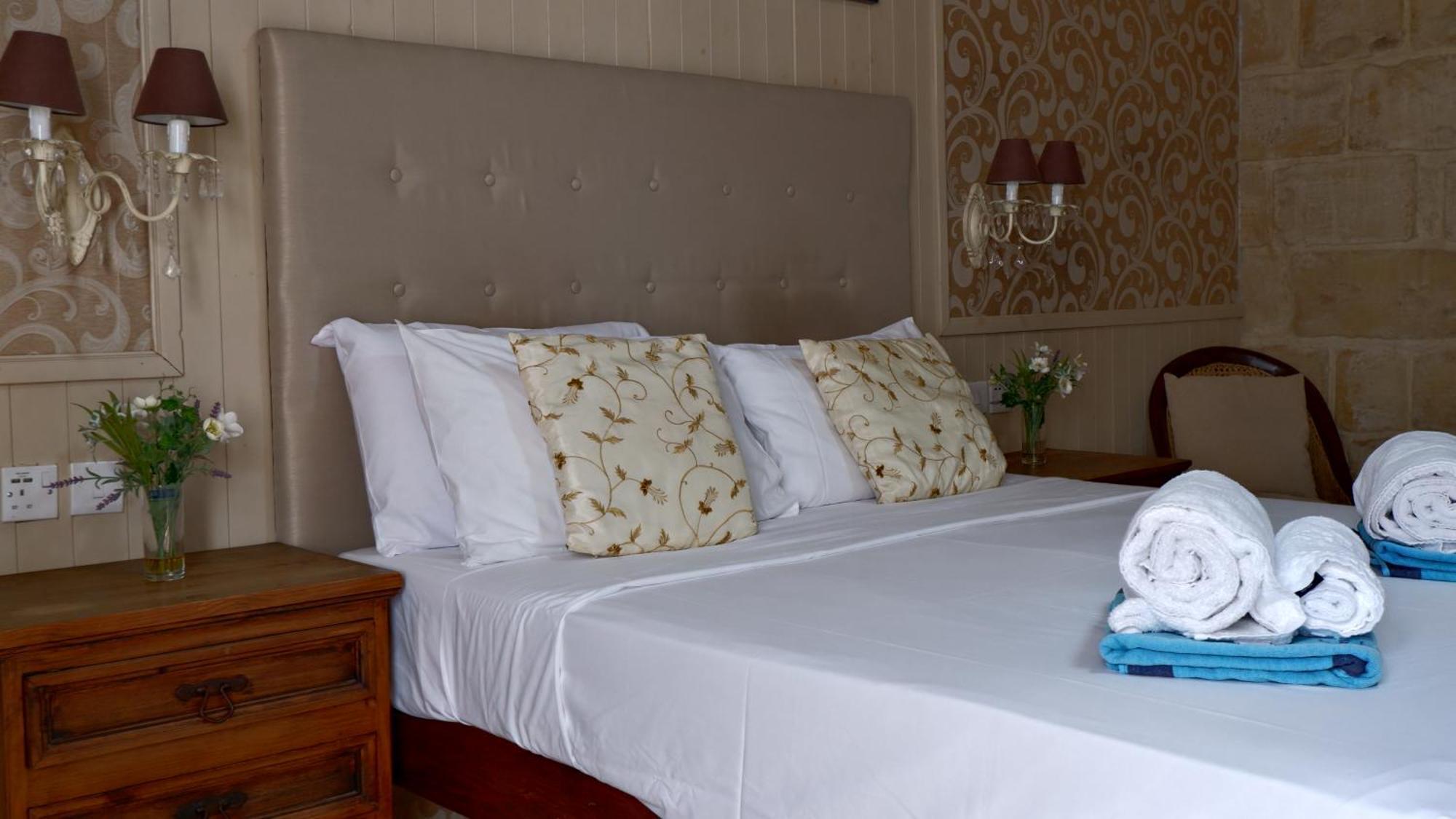 Village Knights Accommodation Żebbuġ Zewnętrze zdjęcie